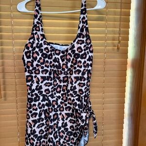 Beautiful 1 Pc leopard design brand new swim skirt